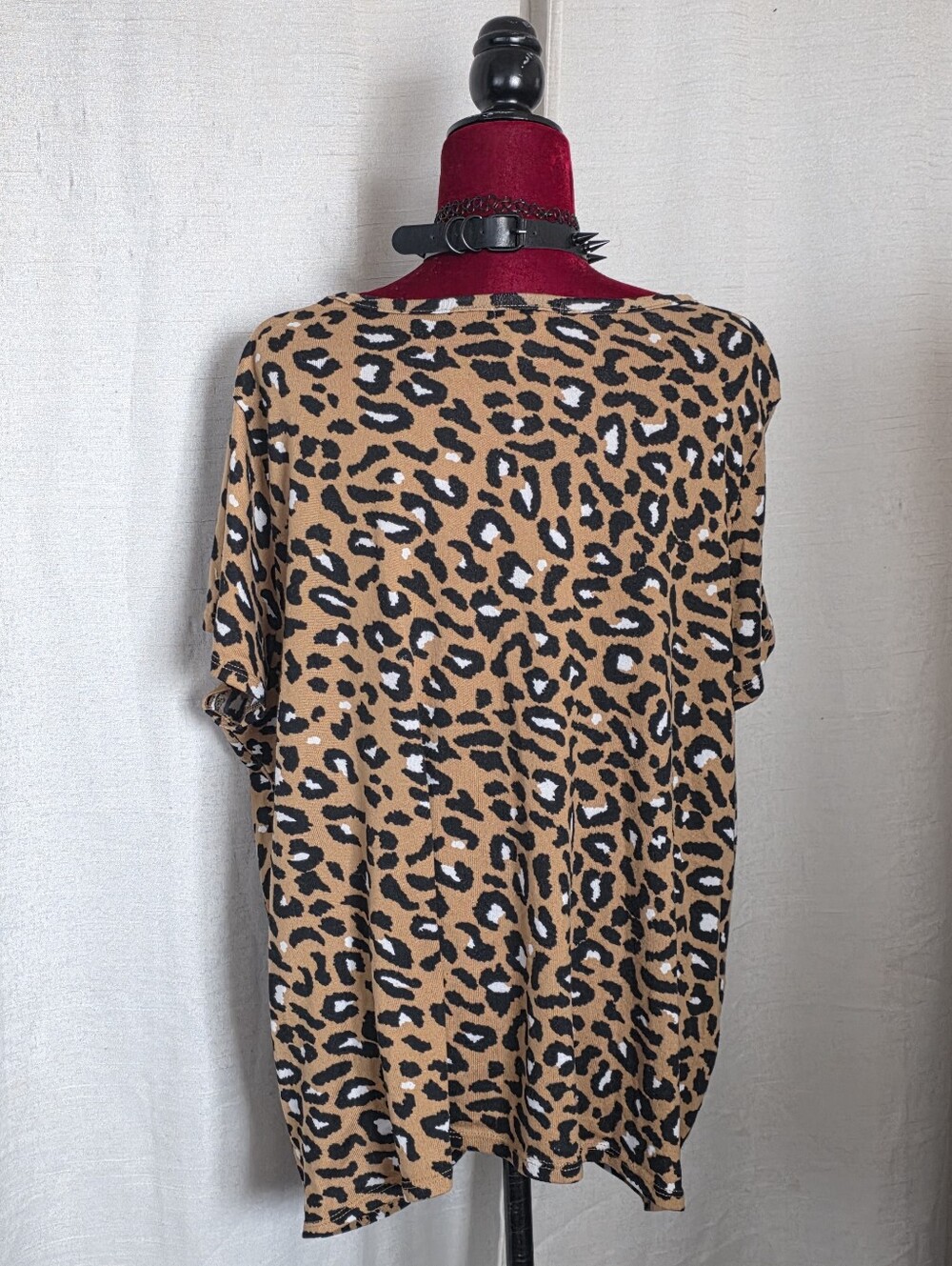 Leopard Knot-Front Top - Picture 3 of 4